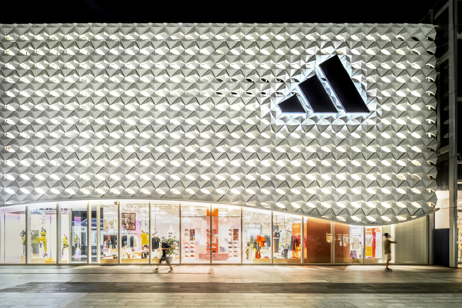 Louis Vuitton Store - Shenzhen, China  Store architecture, Facade  lighting, Louis vuitton