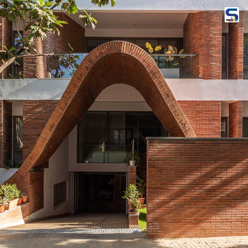 Parabolic Arched Brick Entrance Underscores This Ancestral Property in Bangalore | Purple Ink Studio