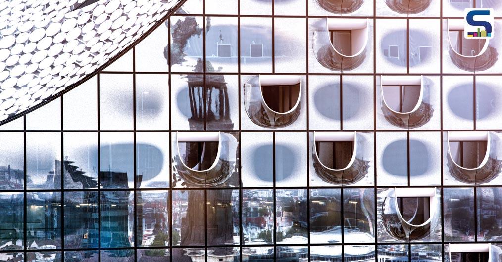 The glazing shell consists mainly of rhombus-shaped elements, but selected parts create distinct distorted reflections due to the convex exterior shapes of the glass – comparable.