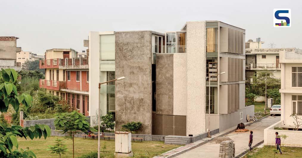 Artrovert is the project to design a studio in a peri-urban artists colony, Kaladham, in Greater Noida, Uttar Pradesh.