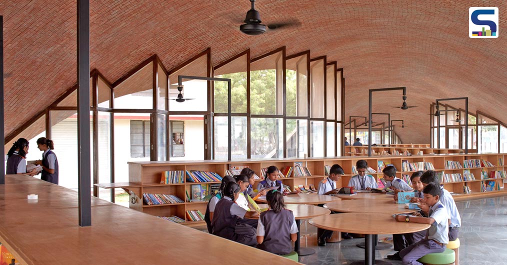 Sameep Padora Designs an Undulating Brick Vault for a School Library in India