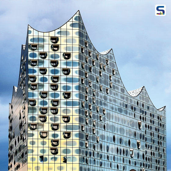 The glazing shell consists mainly of rhombus-shaped elements, but selected parts create distinct distorted reflections due to the convex exterior shapes of the glass – comparable.