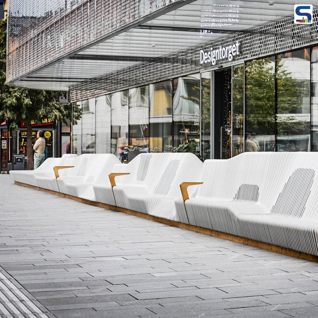 A 65 meter-long public ‘sofa’ designed by White Arkitekter has now become a cynosure in the Uppsala’s Forumtorget square.
