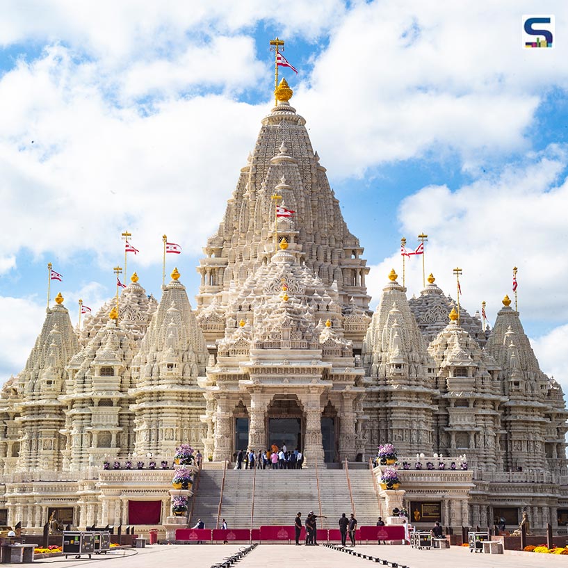 Standing at an impressive 191 feet with 10,000 statues, the Swaminarayan Akshardham temple is now the largest Hindu temple in the United States.