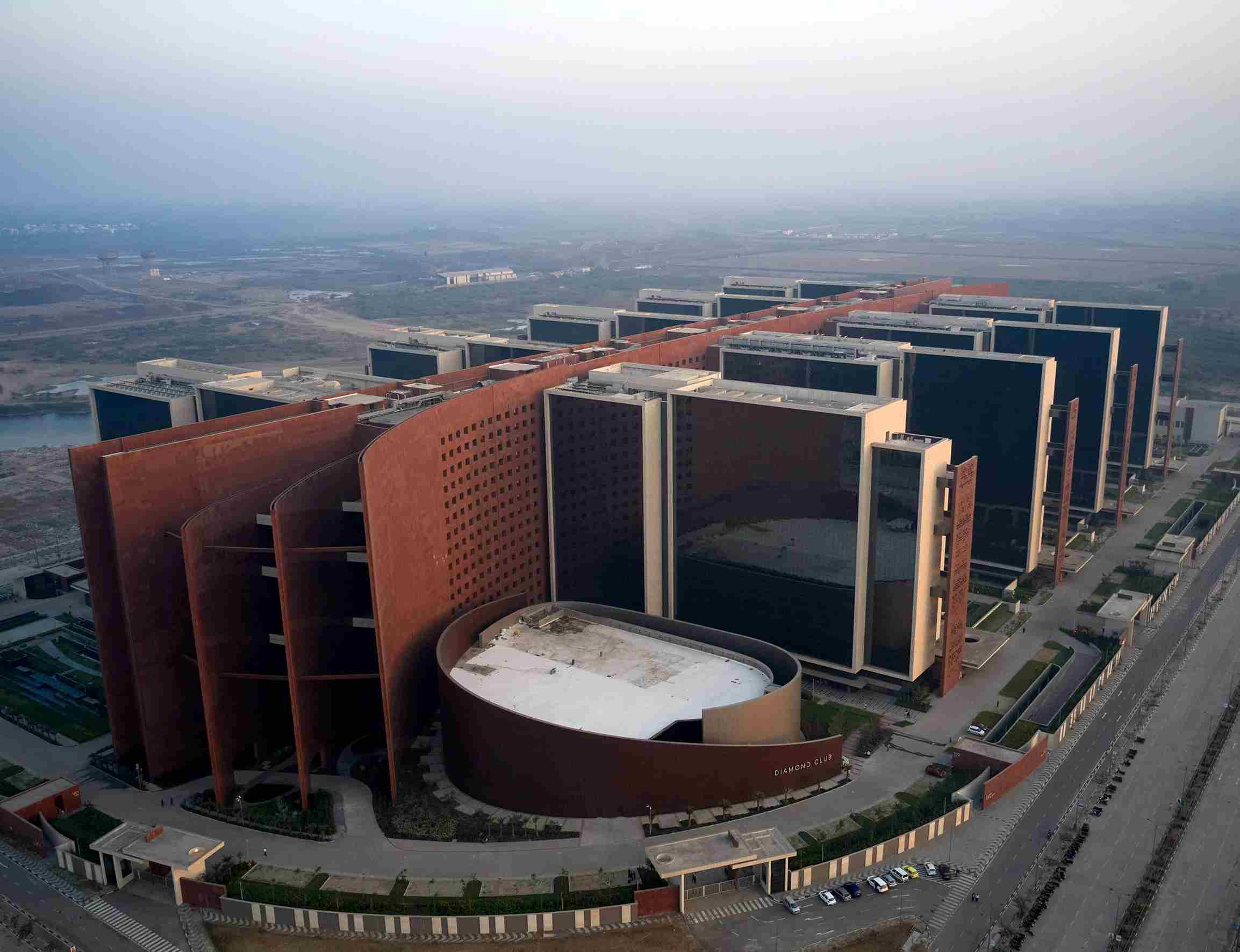 Morphogenesis Unveils The World s Largest Office Building Surat 